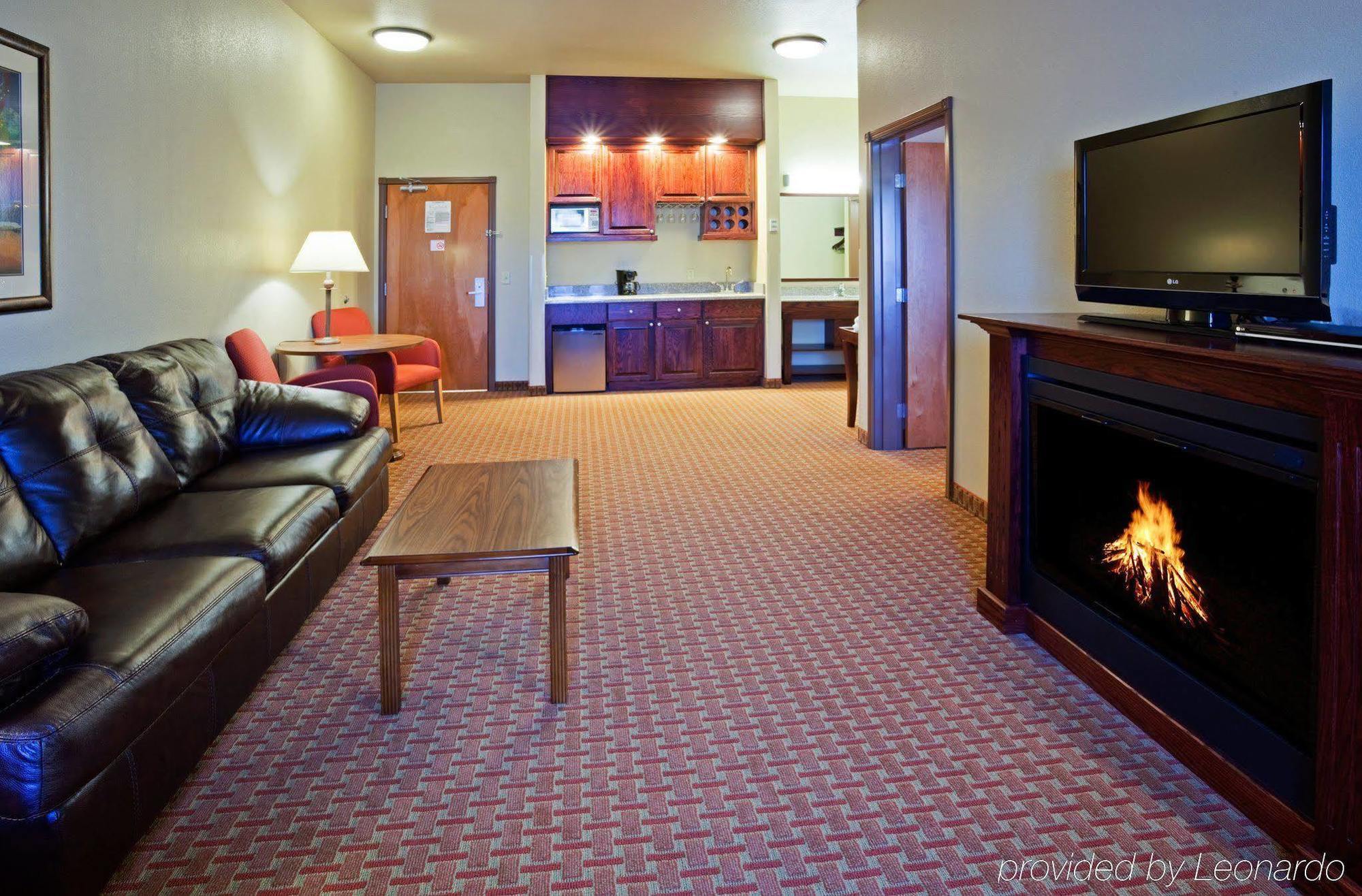 Baymont Inn & Suites By Wyndham 스터지스 객실 사진