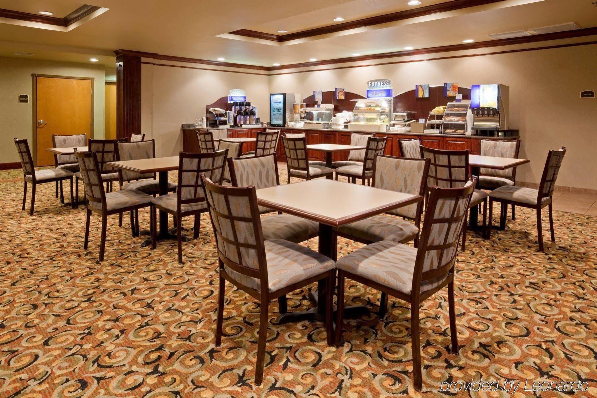 Baymont Inn & Suites By Wyndham 스터지스 레스토랑 사진
